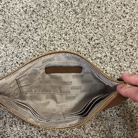 Michael Kors Fulton Pebbled Brown Leather Large Wristlet Clutch - Picture 7 of 13